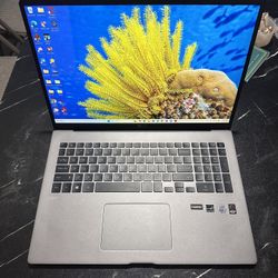 LG Gram 512GB I7 Super lightweight Laptop
