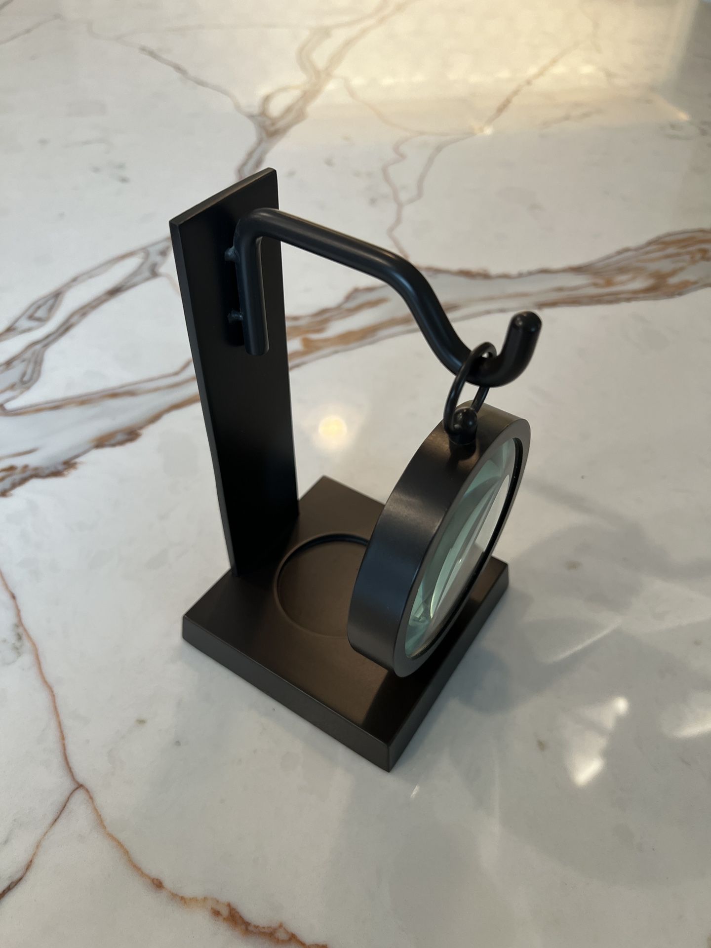 Metal magnifying glass tea light holder