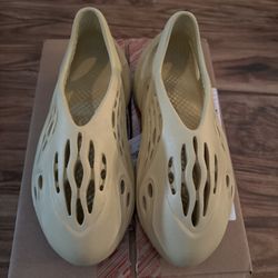 Yeezy foam runners size 11