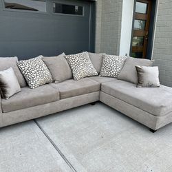 Gorgeous Condition Sand Sectional Couch - 🚚Delivery Available 
