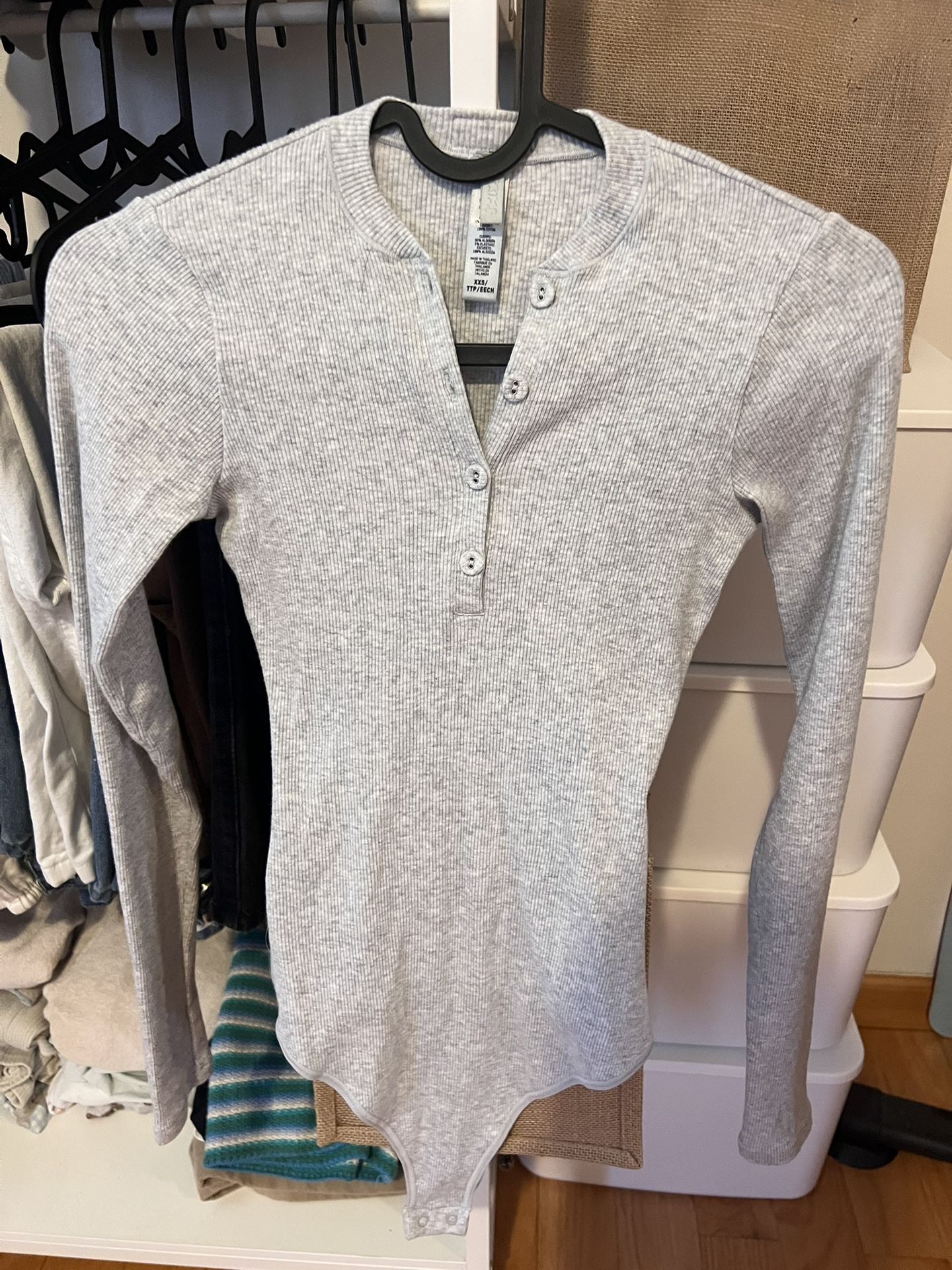 Skims Woman Grey Long Sleeve Bodysuit (xs)