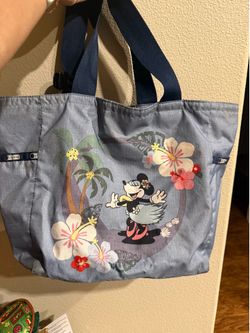LeSportsac tore
