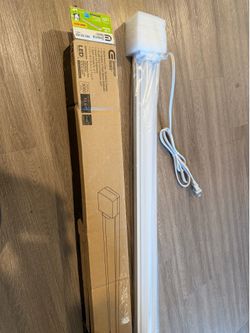 4 ft. LED shop light, 3000 lumens, 36W, plug-in.