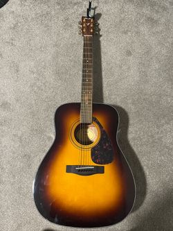 Guitar Yamaha F335