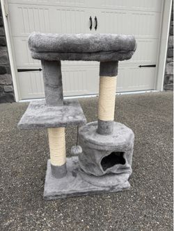 Cat tree with scratching posts