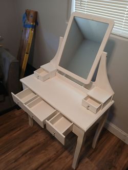 Makeup Stand W/ Mirror