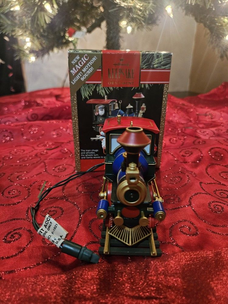 Like New Hallmark Keepsake Ornament Santa Special Light Motion And Sound!