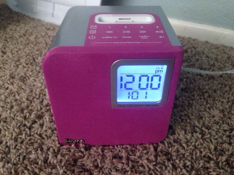 iHome iH12p pink dual alarm clock radio charging charger dock for iphone 4 ipod and mp3 players