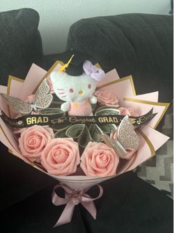 Hello Kitty Graduación Bouquet