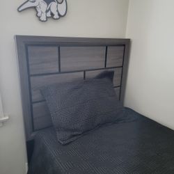 Twin (XL) Bedframe