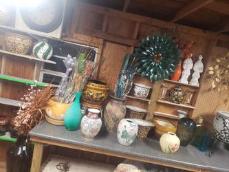 Many different vases and decor and more. Make offers.