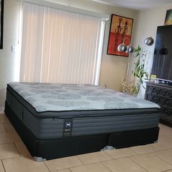 VERY NICE KING SIZE SEALY POSTUREPEDIC MATTRESS AND BOXSPRINGS FOR SALE! IN GREAT CONDITION, FREE DELIVERY