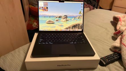 2026 14” MacBook Pro M5 — 16GB RAM / 1TB SSD — Warranty Active