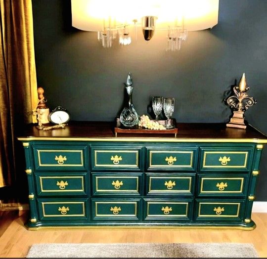 ELEGANT SOLID WOOD 9 DRAWER DRESSER