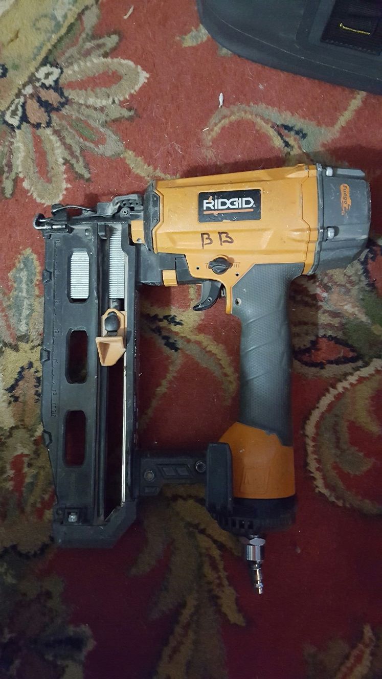 Rigid 16 gauge finish nailer