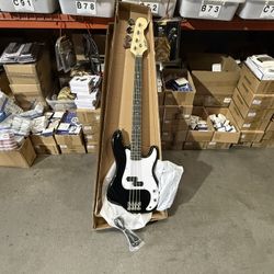 Electric Bass Guitar. 🎸. 4 Strings    New