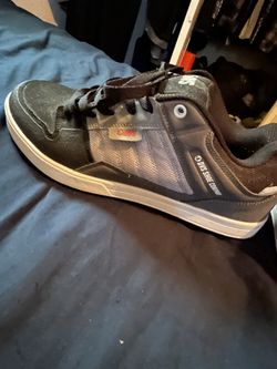 DVS skate shoes size 12