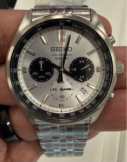 Seiko Essential SSB425 (Silver Panda)