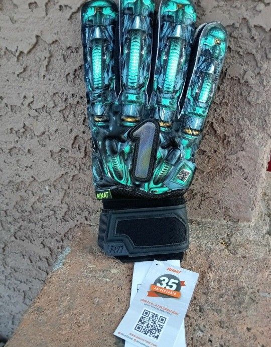 GUANTES DÉ PORTERO RINAT CON VARILLA PROFESIONAL # 10