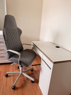 Modern White Desk + IKEA Matchspel Ergonomic Chair – Excellent Condition