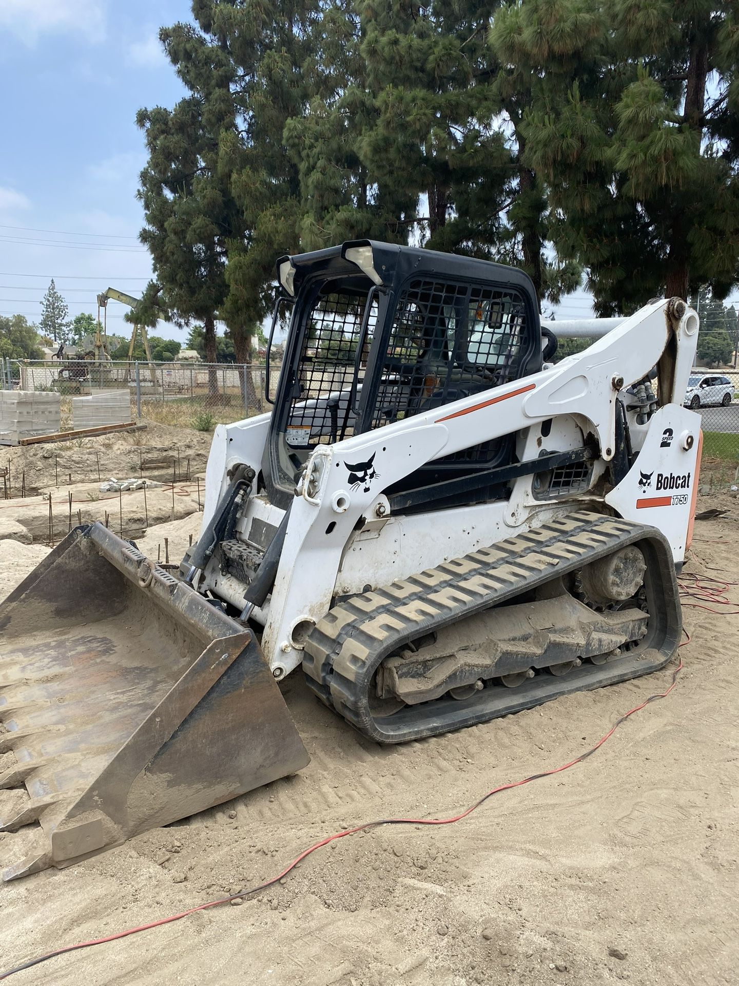 T-750 rubber track Bobcat