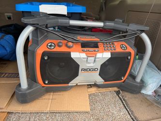 Rigid jobsite radio
