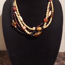 WOODEN BEADED NECKLACE 