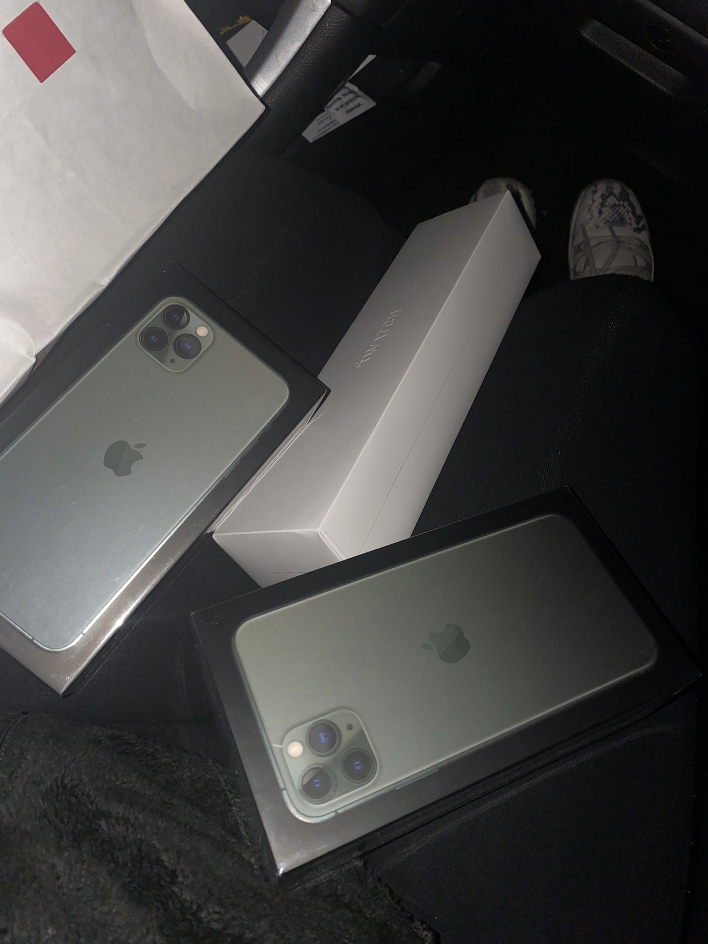 iPhone 11 Pro Max’s & Apple Watch series 5 40 mm