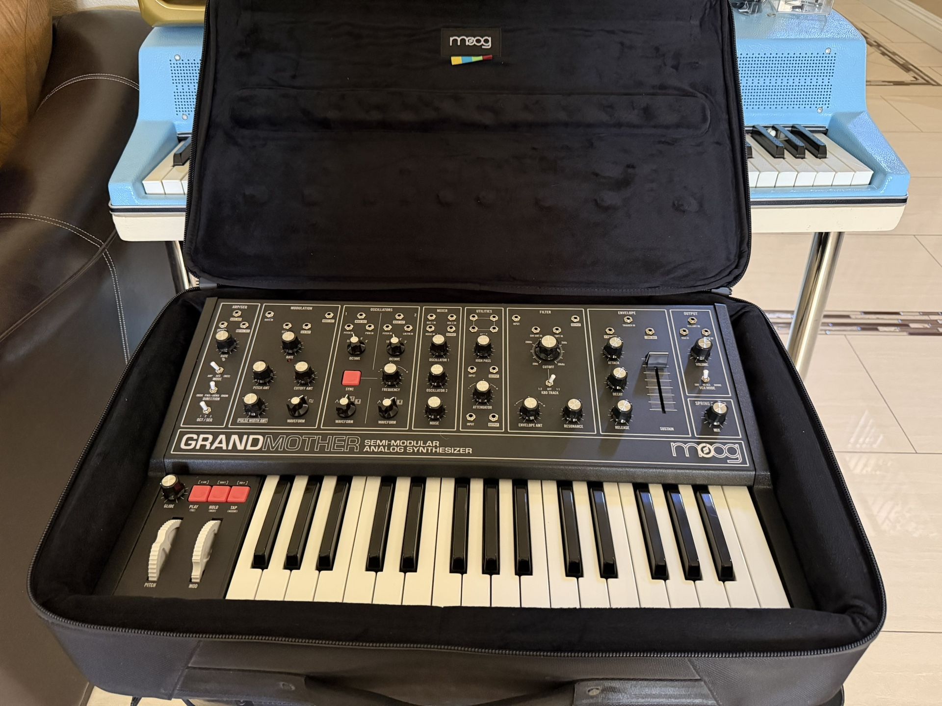 Moog Grandmother Dark Edition With Case