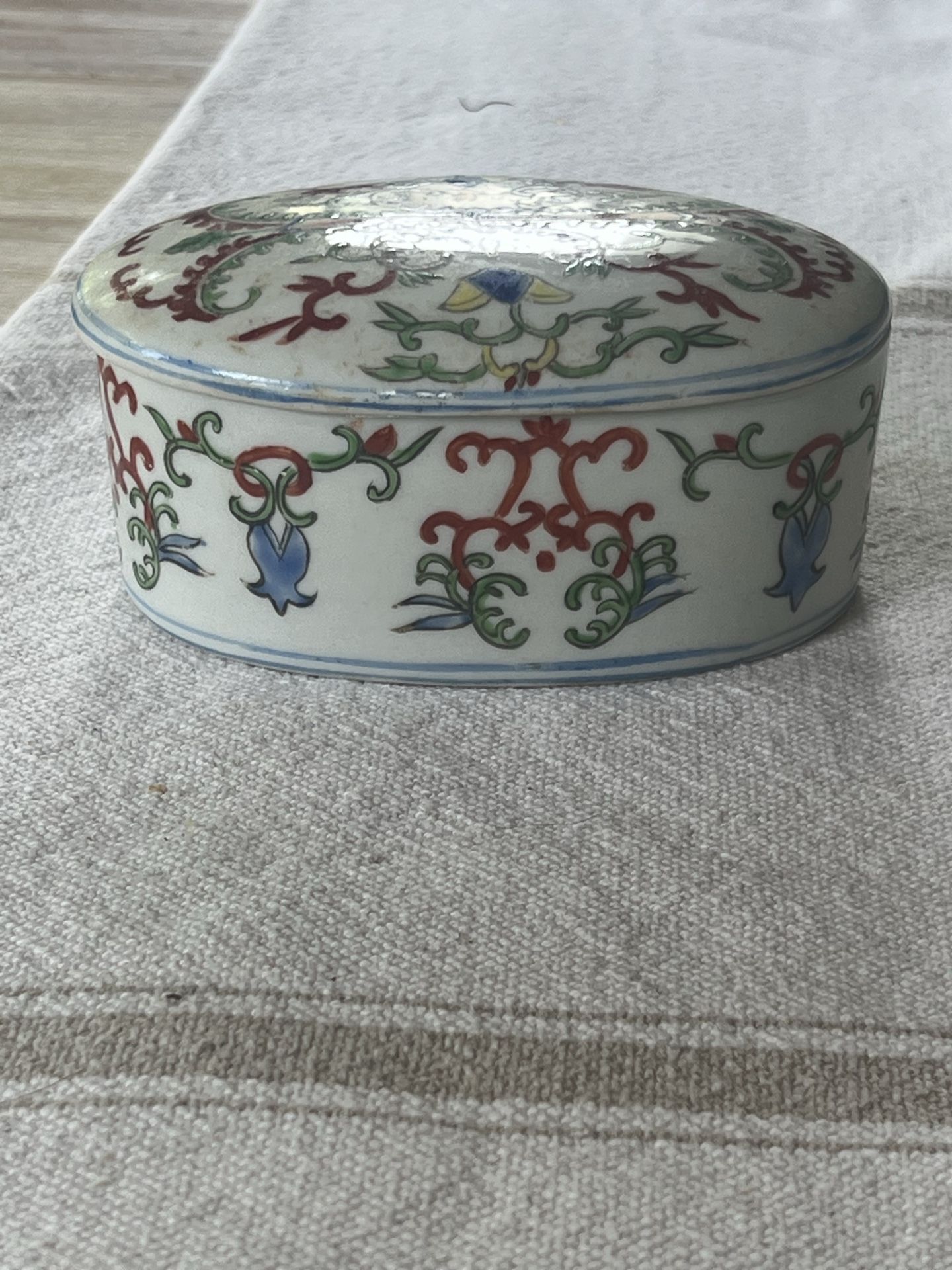 Vintage Hand-Painted Chinese Porcelain Trinket Box with Lid