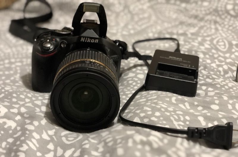 Nikon D5200 with Tamron 18-270mm lens & charger