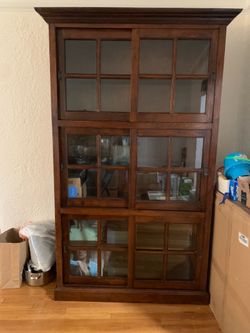 Craftsman/Mission Style Display Cabinet