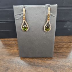 18k Gold Earrings  Set With A Green Peridot 2 Cts And Diamonds
