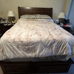 Queen bed And Two nightstands 