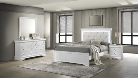 Blaze King 4PC Bedroom Set in White