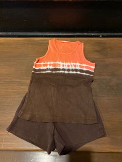 Used girls short and tank top.