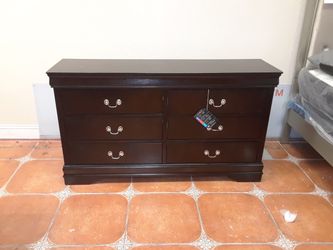 Nice solid wood dresser