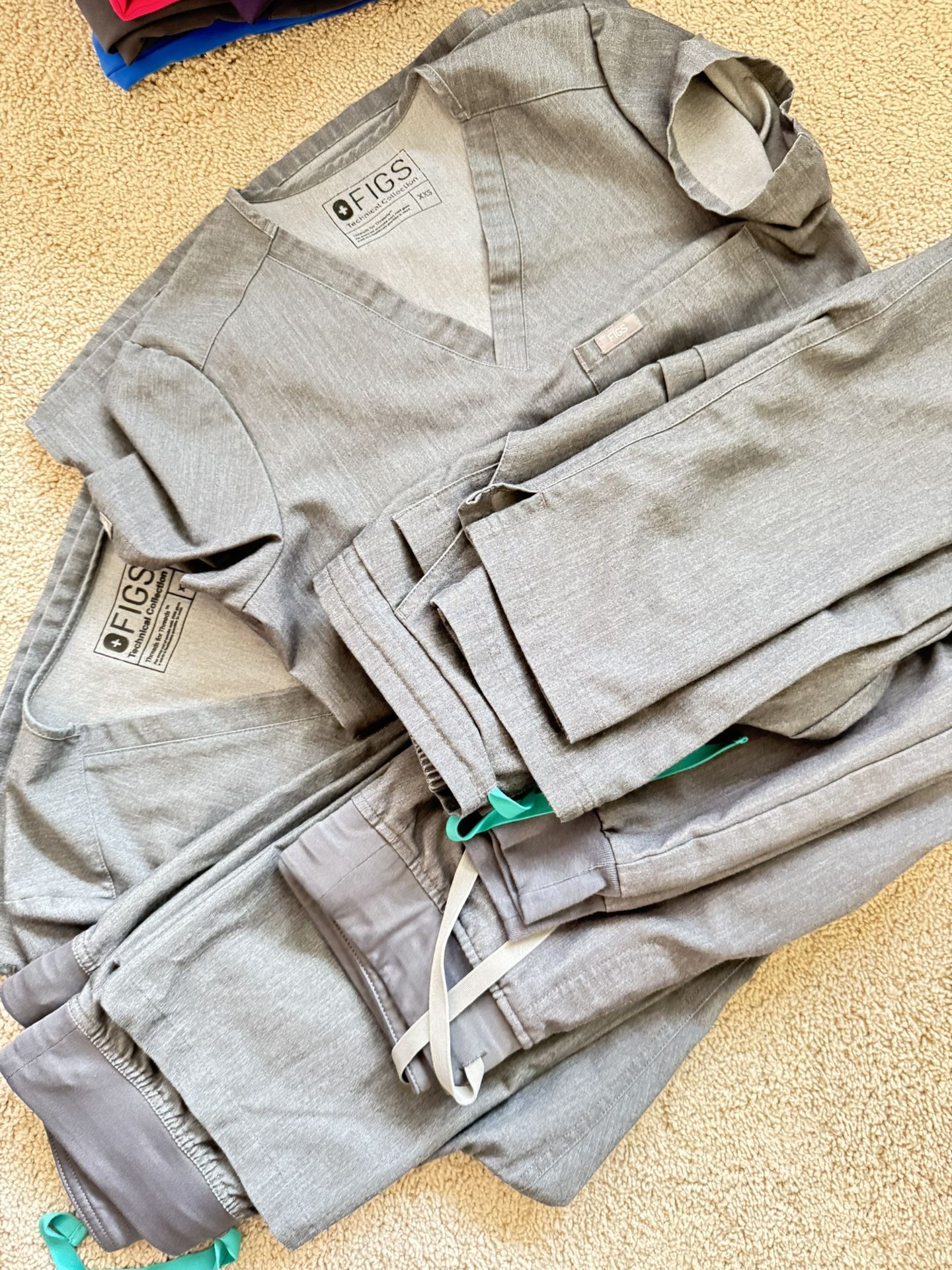Tops: 2 style— Catrina one pocket and Casma three pocket in XXS Pants: Livingston, jogger and Yola. All XXS petite (non high waisted) Color: graphit