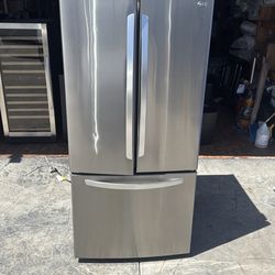 4 year old lg fridge with NEW Compressor