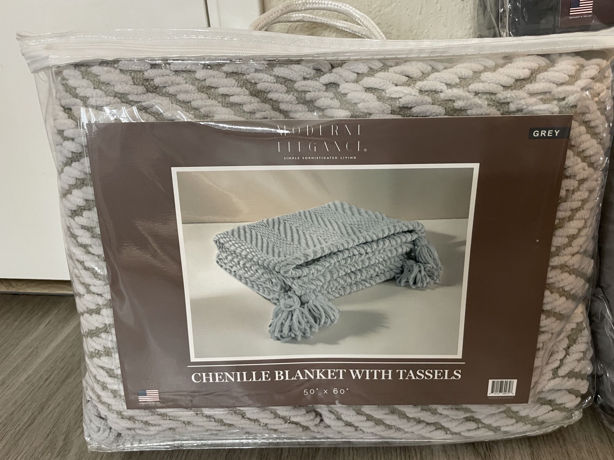 Moderne Elegance Queen Bedding Set Grey