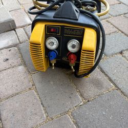 DC vacuum pump