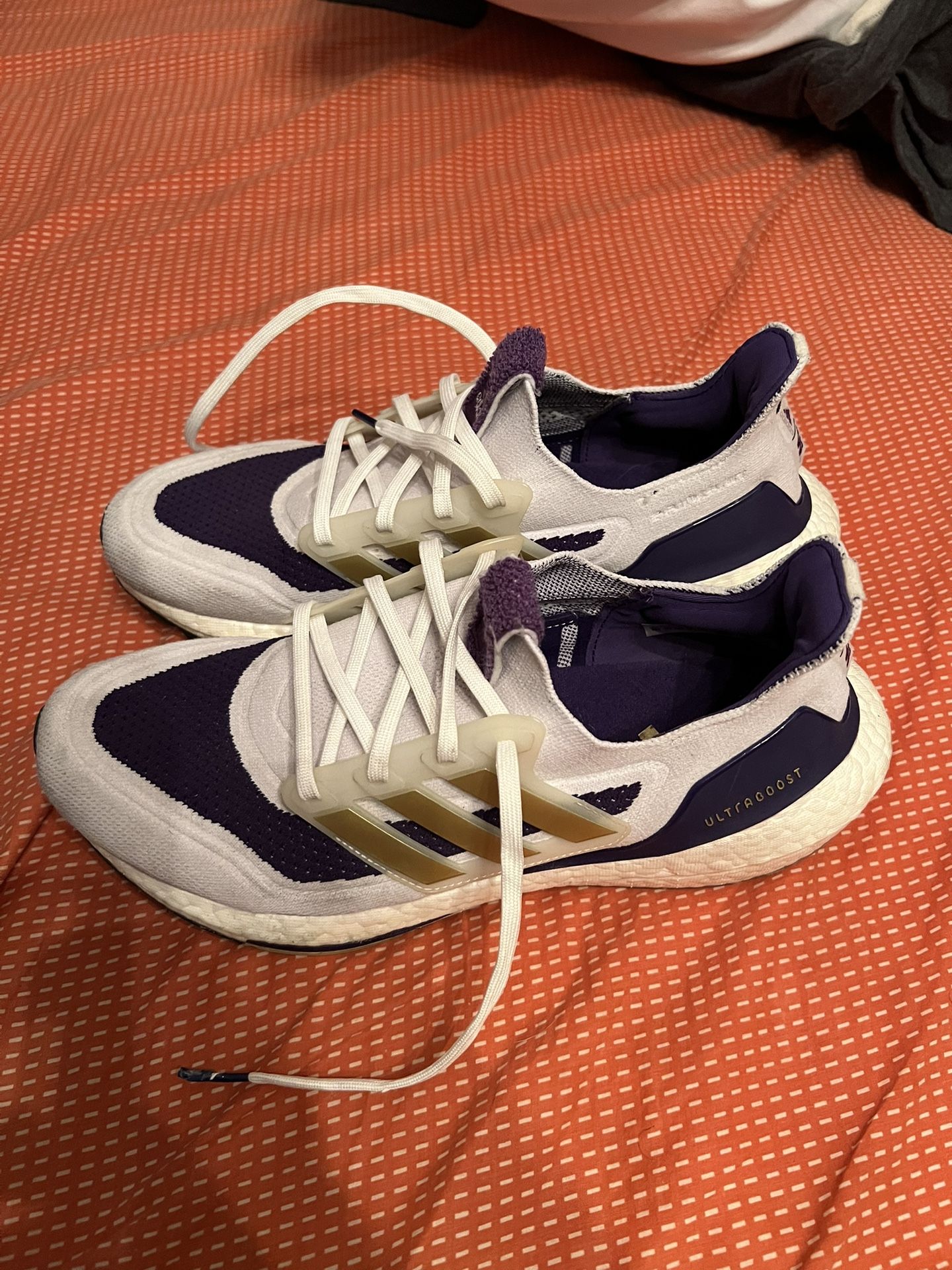 Adidas UltraBoost 21 UE Washington Huskies Men’s 10.5 White/Purple Shoes GX7967