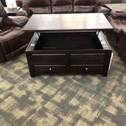 Three piece occasional table set