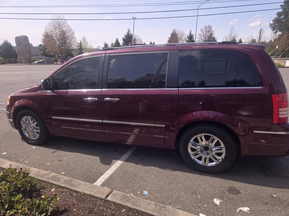 2008 Chrysler Town & Country