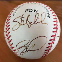 Cincinnati Reds player signed ball - Barry Larkin autograph