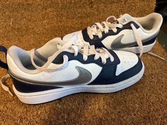Nike boys size 4