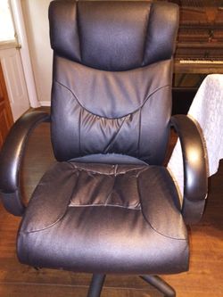 Black office chair