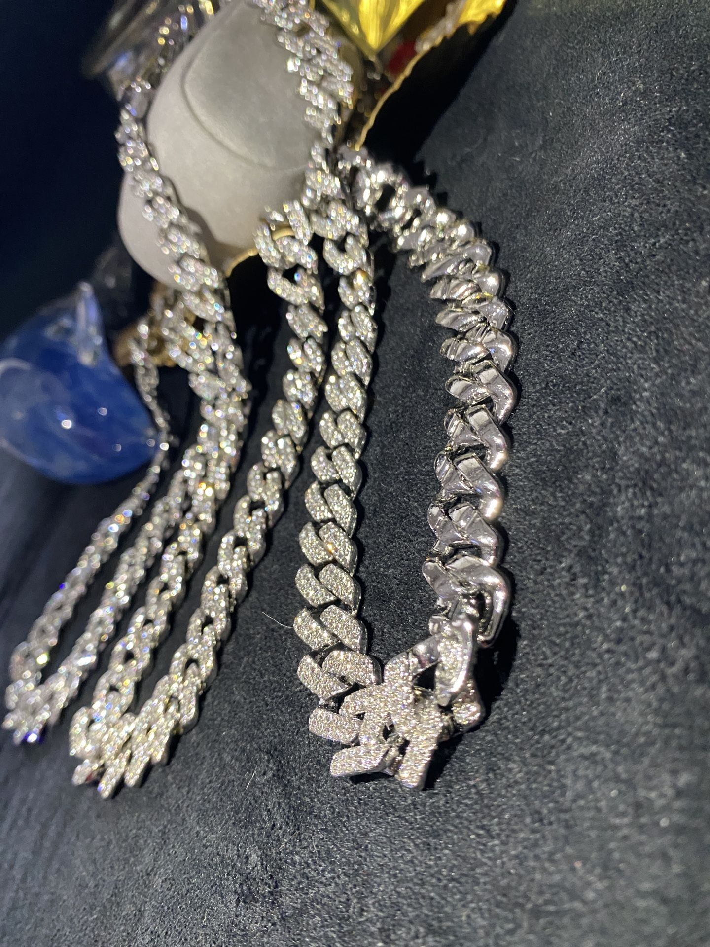 Three Pieces Of Lab Ice Stones, 20 Inch Italiano Links