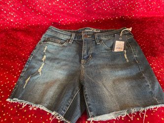 NEW Women’s Shorts Size 4