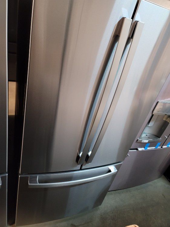 🚨 New GE - 24.7 Cu. Ft. French Door Refrigerator - Stainless Steel GNE25JYKFS